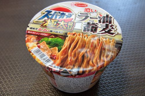 辛い！エースコックのカップそば「スーパーカップ 濃いラー油蕎麦」