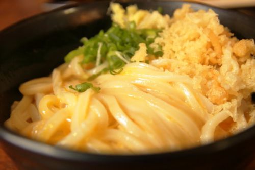 たも屋で朝うどん！寒い冬に温かい「うどん」がおいしいよ。