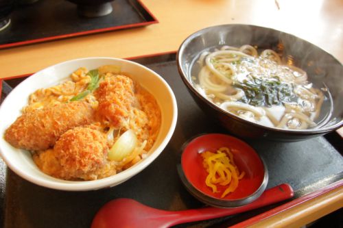 【うどん】「得得」2018年冬のメニュー「牡蠣と帆立丼セット」！