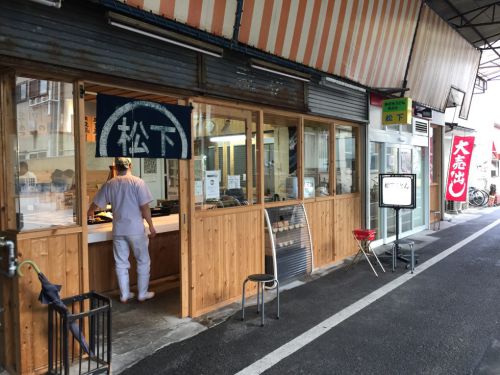 岡山駅前岡ビル『松下うどん』いりこが香るひやあつ讃岐うどん！