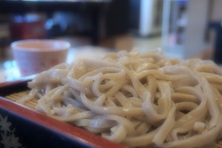 食べ歩きに蕎麦が一番の理由は？