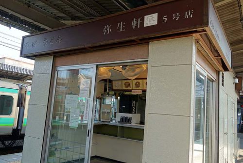 弥生軒（千葉JR我孫子駅）こんなジャンボ鶏唐揚げ見たことない！駅ホーム立ち食いそば