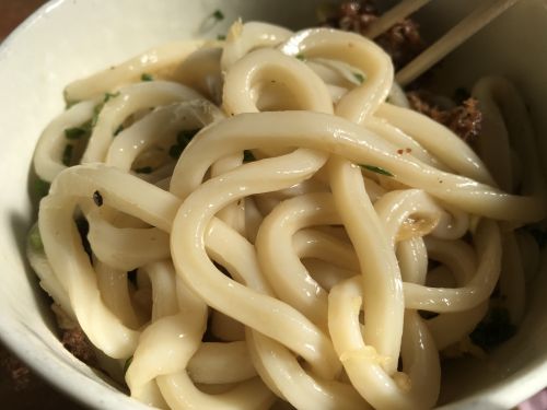 香川高松『エビスウドンファクトリー』コシの強い肉ぶっかけうどん！