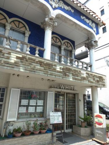 生野区の大池橋ニューホワイト(NEW WHITE)でワンコイン500円の日替り定食で焼そば定食！コーヒー付き！