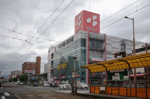 東雲町にオープンした「麺処やすきや製麺所セルフうどん てとて」で肉入りしょうゆ