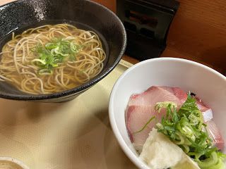 専門店ではないが意外にも蕎麦がいける。