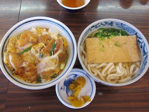 「お食事処 かつよし」　桜川　　今年で50年！レトロ町食堂でカツ丼＋きつねうどん☆　　200709