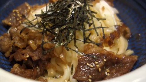 【丸亀製麺 神戸牛を使った高級うどんと丼を期間/数量/店舗限定!】神戸牛旨辛つけうどん(890円)と焼肉丼(590円)両方食べてみた