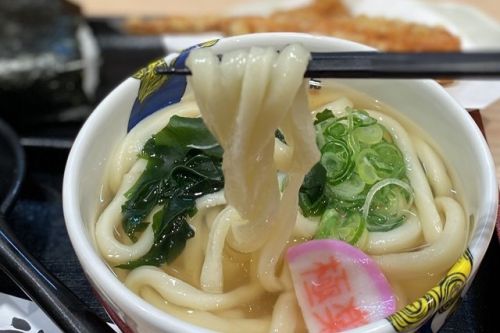 「ニッポンごはん旅」 極楽うどん うどんと酒とお出汁と、 巨大鶏天天むすSet