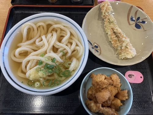 うつ海うどん（かけそのまま＋ちくわ天ハーフ＋鶏皮唐揚げ）