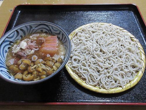 今日の昼そば(なめこおろしつけそば)